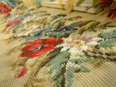 Fine Home Crafts Beautiful Red Blue White Daises Handmade Preworked Needlepoint Canvas in Kuwait