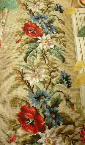 Fine Home Crafts Beautiful Red Blue White Daises Handmade Preworked Needlepoint Canvas in Kuwait