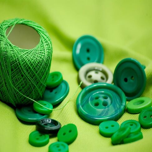 Resin Buttons Assorted Sizes Craft Buttons About 660 Pcs for Sewing DIY Crafts, Children's Manual Button Painting, Green in Saudi Arabia