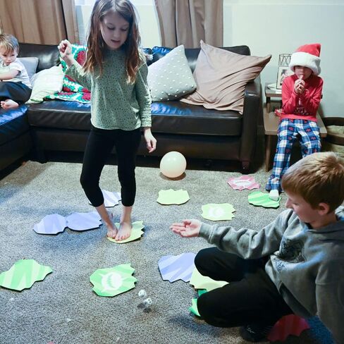 لعبة New Floor is Lava Popping Balloons التفاعلية - مثل التوازن المتدرج، الأعاصير، دقيقة للفوز بها - لعبة لوحية عائلية، لعبة للحفلات، لعبة أرضية للأطفال - آمنة للاستخدام الداخلي والخارجي (إصدار خاص) in Kuwait