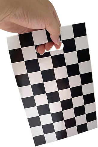 30 عبوة من حقائب هدايا حفلات السيارات سباق، أكياس هدايا على شكل متسابق باللون الأبيض والأسود بتصميم مربعات متداخلة هدايا الحفلات ديكورات الحفلات للأطفال وسباق السيارات هدايا حفلات أعياد الميلاد in Kuwait