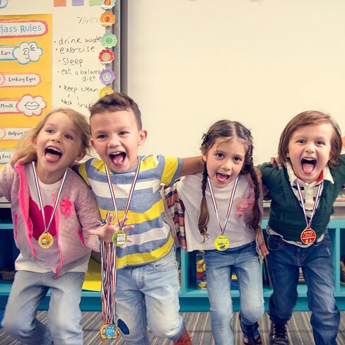 30 قطعة من لوازم العودة الى المدرسة، تشكيلة ميداليات من ستة تصاميم 1.8 انش لجائزة اليوم الاول من المدرسة، ميداليات الترحيب بالعودة الى المدرسة مع شريط رقبة لهدايا حفلات الاطفال في رياض الاطفال in Kuwait