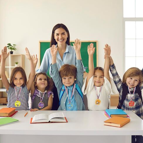 30 قطعة من لوازم العودة الى المدرسة، تشكيلة ميداليات من ستة تصاميم 1.8 انش لجائزة اليوم الاول من المدرسة، ميداليات الترحيب بالعودة الى المدرسة مع شريط رقبة لهدايا حفلات الاطفال في رياض الاطفال in Kuwait