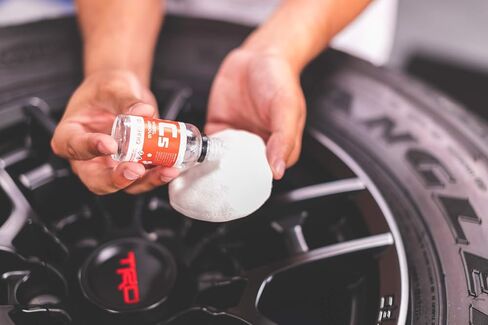 Gtechniq C5 Wheel Armor Wheel Cleaner, Rims Cleaner Protects Alloy Rims, Brake Dust Remover Wheel Cleaner Repels Brake Dirt for up to 12 Months - 0.5 fl oz (15 ml), Sufficient for 4 x 17 Outer Rims in Kuwait