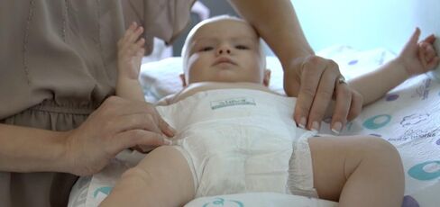 حفاضات أطفال من الخيزران مضادة للحساسية من Aleva Naturals، فائقة النعومة، صديقة للبشرة الحساسة، قابلة للتحلل البيولوجي، للاستعمال مرة واحدة - مقاس 2 (6-17 رطل/3-8 كجم) | 30 قيراط، 37845 in Kuwait
