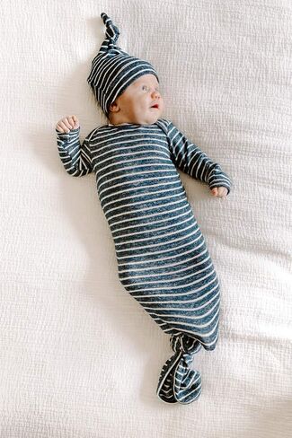 مجموعة هدايا حديثي الولادة من aden + anais Snuggle Knit مع ثوب أطفال معقود، وبطانية قماط، وقبعة للرضع، ومريلة باندانا، 0-3 أشهر، نجمة in Kuwait