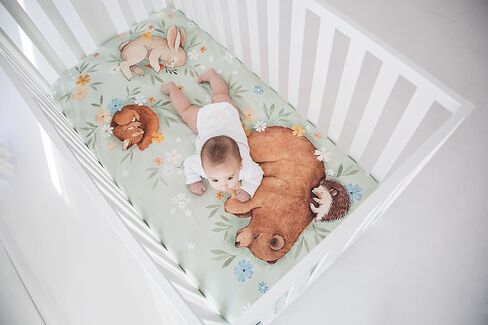 ملاءة سرير ملائمة مصنوعة من الساتان القطني بنسبة 100% من Rookie Humans: Enchanted Meadow. الحضانة الحديثة، استخدمها كخلفية لصور طفلك. حجم سرير الأطفال القياسي (52 × 28 بوصة) in Kuwait