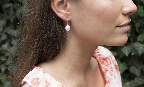 BLUE OCEAN PEARLS 14K الذهب الأصفر والذهب الأبيض، أقراط متدلية من اللؤلؤ الأبيض المستزرع في المياه العذبة للنساء، لؤلؤ شبه دائري 9-10 مم مجوهرات متدلية عالية اللمعان للفتيات in Kuwait
