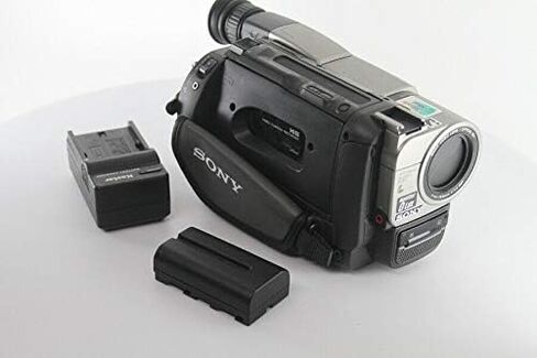 Sony CCD-TRV85 Hi8 8mm Hi-Fi Stereo Video Camera Handycam with 3.5" LCD in Kuwait