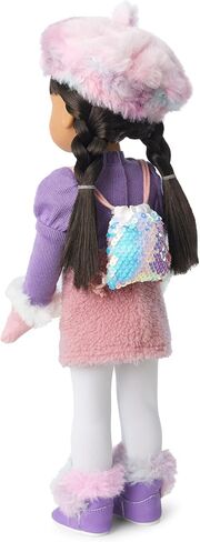 American Girl 2022 إكسسوارات فتاة العام Gwynn مع قبعة متعددة الألوان، وزوج من القفازات الوردية المحبوكة، وحقيبة ظهر مطرزة in Kuwait