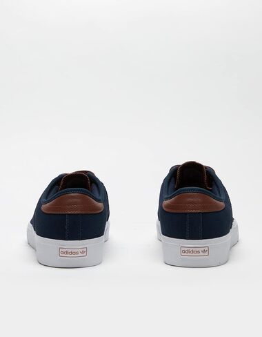 adidas Originals mens Seeley Xt in Saudi Arabia