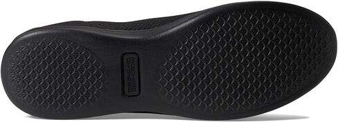 حذاء لوفر مسطح للنساء من Skechers أثناء التنقل in Kuwait