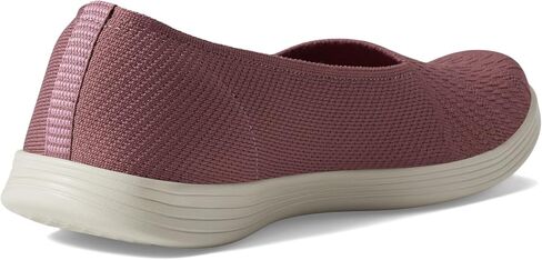حذاء لوفر مسطح للنساء من Skechers أثناء التنقل in Kuwait