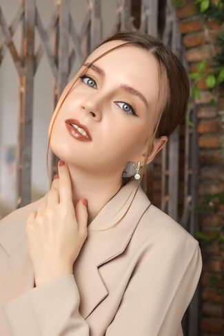 أقراط من الفضة الإسترليني للنساء والفتيات 8 مم قطع الماس أو كرة لامعة خرزة متدلية على شكل قطرة ليفرباك موضة عصرية in Kuwait