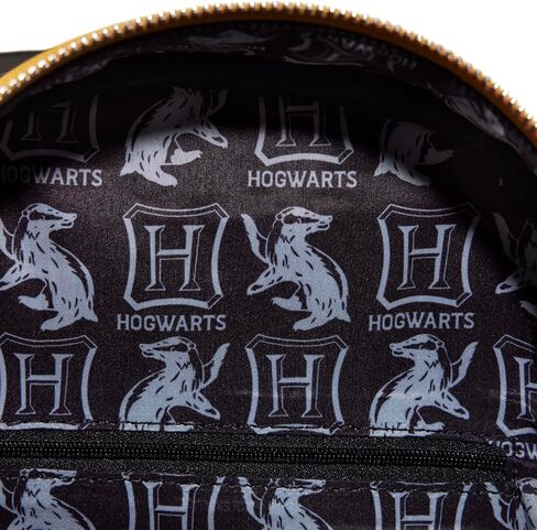 Loungefly Harry Potter: مجموعة دبابيس مدرسة هوجورتس للسحر والشعوذة مكونة من 4 قطع، حصريًا لأمازون in Saudi Arabia
