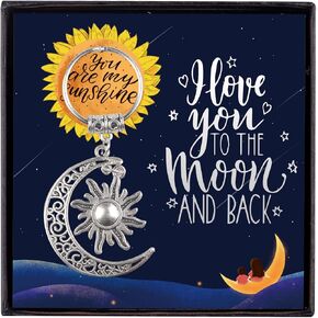 سلسلة مفاتيح الشمس والقمر، أحبك إلى القمر وهدايا الظهر، هدايا عيد ميلاد للشباب والشابات، مع تغليف الهدايا in Kuwait