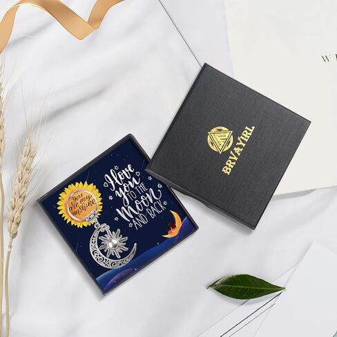 سلسلة مفاتيح الشمس والقمر، أحبك إلى القمر وهدايا الظهر، هدايا عيد ميلاد للشباب والشابات، مع تغليف الهدايا in Kuwait