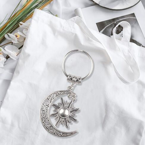 سلسلة مفاتيح الشمس والقمر، أحبك إلى القمر وهدايا الظهر، هدايا عيد ميلاد للشباب والشابات، مع تغليف الهدايا in Kuwait