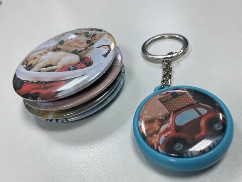 300 مجموعة Pinback + 50 مجموعة أزرار سلسلة المفاتيح + آلة صنع الأزرار 3 أحجام in Kuwait