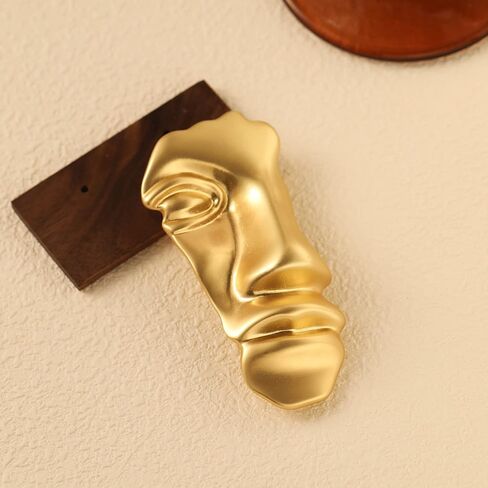 Yumikoo Golden Figure Face Mask Brooch - Vintage Minimalist Metal Brooches Women Men, Gold,Golden in Saudi Arabia