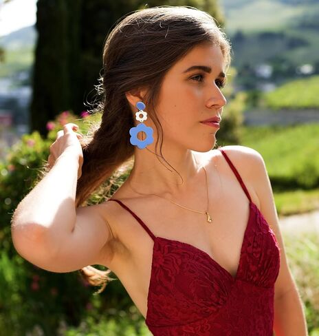 Acrylic Flower Earrings for Women,Double Daisy Drop Earrings,Resin Flowers Floral Earrings for Girl Teens Y2k Yellow White Flowers 60/70s Earrings in Saudi Arabia