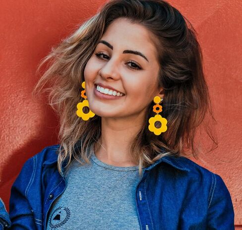 Acrylic Flower Earrings for Women,Double Daisy Drop Earrings,Resin Flowers Floral Earrings for Girl Teens Y2k Yellow White Flowers 60/70s Earrings in Saudi Arabia