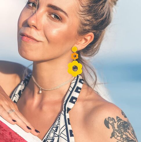 Acrylic Flower Earrings for Women,Double Daisy Drop Earrings,Resin Flowers Floral Earrings for Girl Teens Y2k Yellow White Flowers 60/70s Earrings in Saudi Arabia