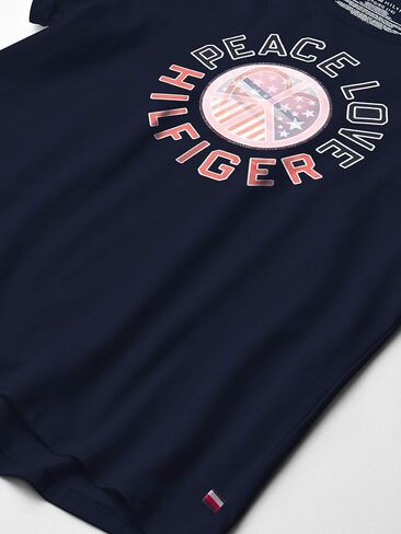 تي شيرت قطني بأكمام قصيرة للفتيات من Tommy Hilfiger بتصميم مطبوع جرافيك وجزء داخلي بدون علامة in Kuwait