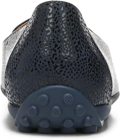حذاء نسائي من Vionic Pearl Elora كلاسيكي بدون كعب من الجلد - حذاء نسائي داعم سهل الارتداء يتضمن راحة في ثلاث مناطق مع نعل داخلي لتقويم العظام ودعم قوس القدم، مقاس متوسط in Kuwait
