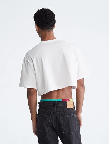 تيشيرت رجالي من Calvin Klein ذو أكمام قصيرة ذو أكمام قصيرة ورقبة مستديرة من This is Love Pride in Saudi Arabia
