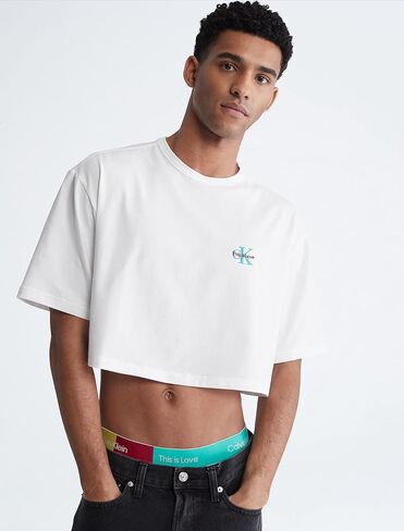 تيشيرت رجالي من Calvin Klein ذو أكمام قصيرة ذو أكمام قصيرة ورقبة مستديرة من This is Love Pride in Saudi Arabia