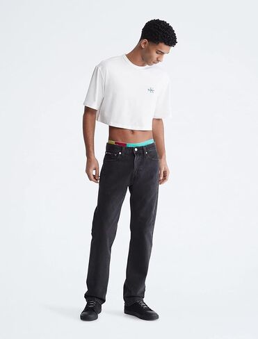 تيشيرت رجالي من Calvin Klein ذو أكمام قصيرة ذو أكمام قصيرة ورقبة مستديرة من This is Love Pride in Saudi Arabia