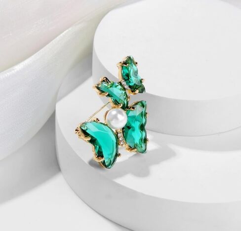 دبابيس بروش على شكل فراشة بلون اخضر كريستالي مرصع بحجر الراين واللؤلؤ للنساء والبنات، هدية مجوهرات عصرية معدنية، بدون احجار كريمة, معدن, بدون أحجار كريمة in Kuwait