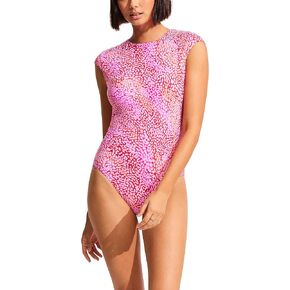 بدلة سباحة نسائية من Seafolly ذات أكمام قصيرة وتغطية كاملة وظهر مفتوح من قطعة واحدة in Kuwait