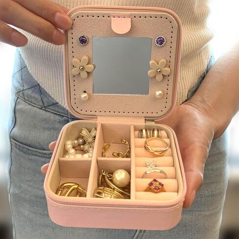 حقيبة مجوهرات للسفر من EverGlimp للنساء | صندوق مجوهرات برقعات الحروف الأولية من اللؤلؤ | منظم صندوق مجوهرات صغير للسفر مع مرآة | هدايا فتاة في سن المراهقة الاشياء العصرية in Kuwait