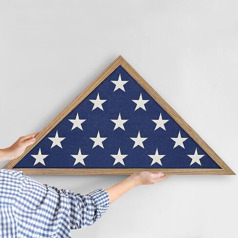 حقيبة عرض صندوق علم كبير من Americanflat لعلم الدفن - تناسب حقيبة عرض علم عسكري مطوية مقاس 5 × 9.5 بوصة - حامل علم مثلث مع حامل على الحائط وواجهة زجاجية مصقولة (الماهوجني)، بني in Saudi Arabia