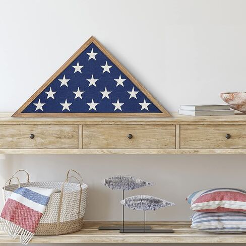 حقيبة عرض صندوق علم كبير من Americanflat لعلم الدفن - تناسب حقيبة عرض علم عسكري مطوية مقاس 5 × 9.5 بوصة - حامل علم مثلث مع حامل على الحائط وواجهة زجاجية مصقولة (الماهوجني)، بني in Saudi Arabia