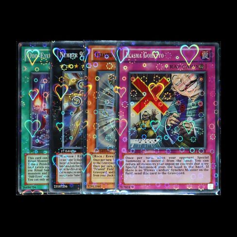 100 قطعة من أكمام البطاقات الوامضة بالليزر، أغلفة قلوب لامعة Kpop Photocard (58 × 89 مم، قلوب) in Kuwait