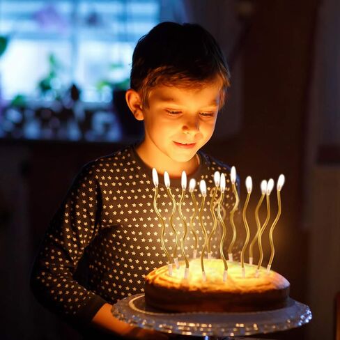 12 قطعة من شموع عيد الميلاد الملتوية الطويلة، شموع الكيك الحلزونية الطويلة، شموع الكيك المعدنية، شموع الكيك الطويلة الرقيقة مع حاملات لتزيين الكيك وحفلات أعياد الميلاد (ذهبي) in Kuwait
