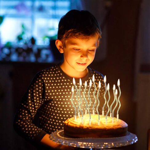 12 قطعة من شموع عيد الميلاد الملتوية الطويلة، شموع الكيك الحلزونية الطويلة، شموع الكيك المعدنية، شموع الكيك الطويلة الرقيقة مع حاملات لتزيين الكيك وحفلات أعياد الميلاد (ذهبي) in Kuwait