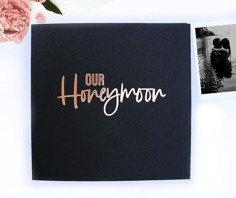 مود لا في البوم سجل قصاصات شهر العسل الخاص بنا، صورة 8.5 انش × صفحات سوداء، منقوش باللون الذهبي الوردي. هدية للاكسسوارات (BK)، OurHoneymoon_BLK in Kuwait
