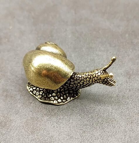 Personality Pure Copper Mini Snail Statue Ornaments Retro Desk Antique Brass Tea Pet Home Decorations for Living Room (A) in Kuwait