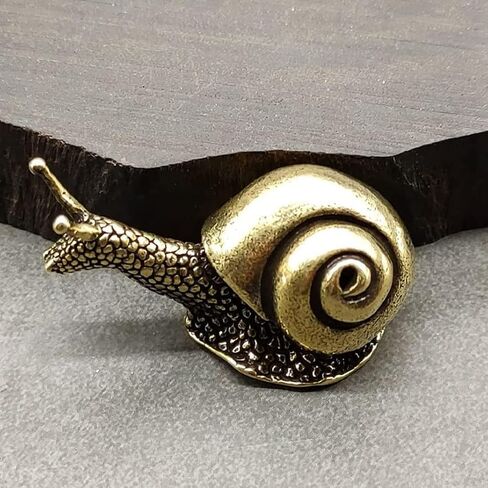 Personality Pure Copper Mini Snail Statue Ornaments Retro Desk Antique Brass Tea Pet Home Decorations for Living Room (A) in Kuwait