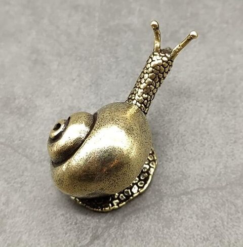 Personality Pure Copper Mini Snail Statue Ornaments Retro Desk Antique Brass Tea Pet Home Decorations for Living Room (A) in Kuwait