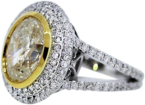 4.02ct Oval Fancy Light Yellow Diamond Engagement Ring in Kuwait