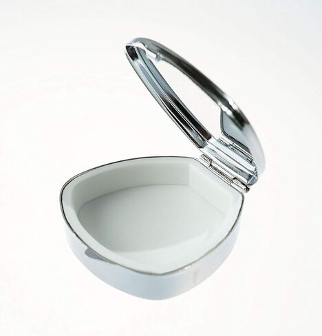 صندوق حبوب الدواء، علبة حبوب الدواء الفاخرة على شكل فراشات ذهبية لمحفظة الجيب منظم حبوب الدواء، صناديق مزخرفة باللون الفضي وحجرة واحدة لطب السفر in Kuwait