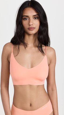 ملابس داخلية نسائية من Calvin Klein غير مرئية مبطنة بشكل خفيف على شكل مثلث in Kuwait