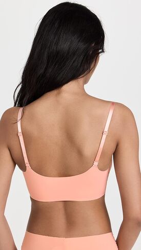 ملابس داخلية نسائية من Calvin Klein غير مرئية مبطنة بشكل خفيف على شكل مثلث in Kuwait