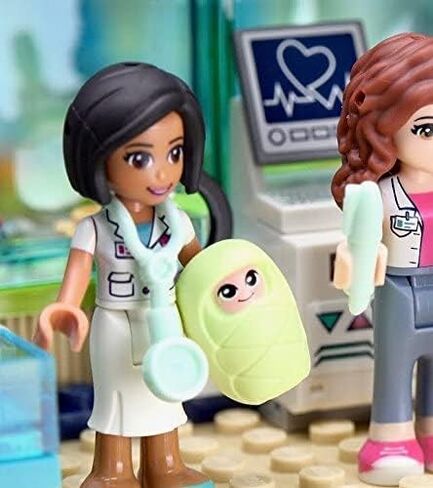LEGO Friends City Minifigure - Baby Sophie (in Blanket) New for 2021 Very Cute 41450 in Saudi Arabia