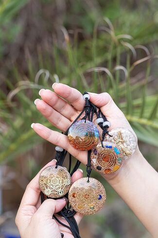 Ezina Designs قلادة ميتاترون مكعب أورجونيت مختلطة شاكرا أورغون أو سلسلة مفاتيح - التنشيط والاسترخاء طاقة تشي لتعزيز قلادة الكريستال لفائف تيسلا (قلادة 2.0") in Kuwait